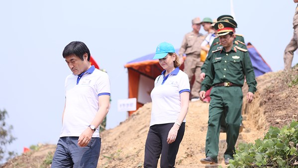 Kiểm tra tình hình thực hiện dự án “Việt Nam - Hàn Quốc Hợp tác khắc phục hậu quả bom mìn sau chiến tranh” 