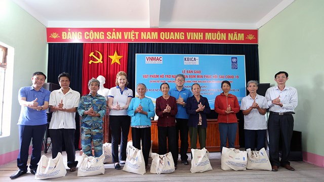 Hỗ trợ nạn nhân bom mìn tỉnh Quảng Bình bị ảnh hưởng bởi đại dịch COVID-19