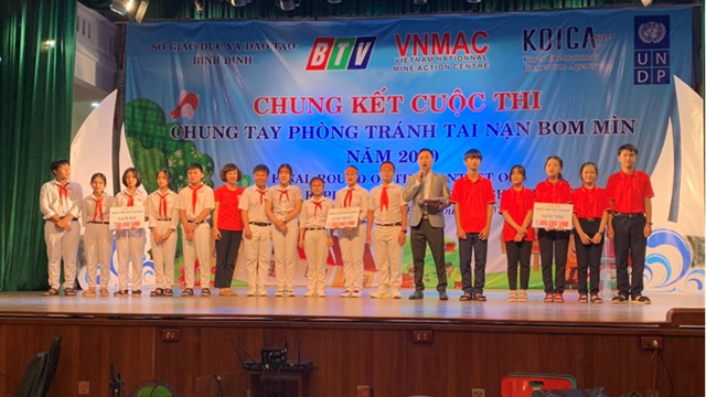 Final of the “Together to prevent bombs and mines in 2020” competition in Binh Dinh”.