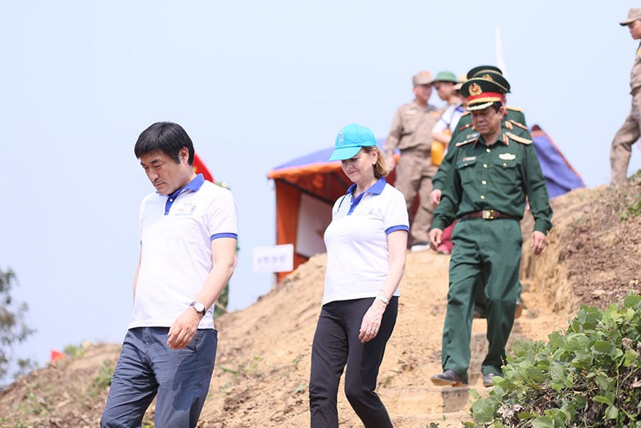 Kiểm tra tình hình thực hiện dự án “Việt Nam - Hàn Quốc Hợp tác khắc phục hậu quả bom mìn sau chiến tranh” 