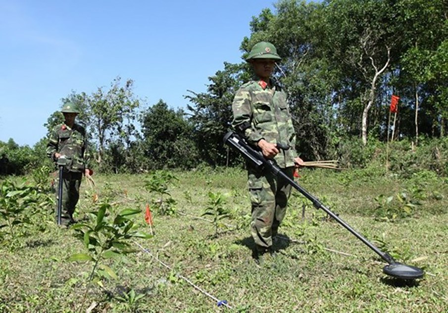Hàn Quốc hỗ trợ Việt Nam khắc phục hậu quả bom, mìn sau chiến tranh