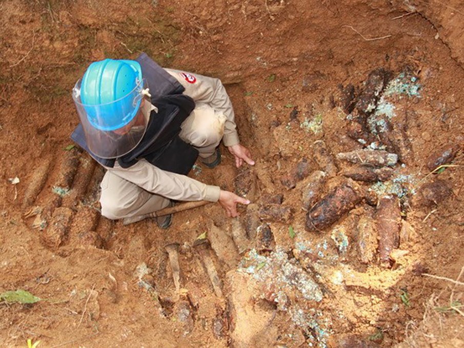 Quảng Trị aims to be free from bombs and mines by 2025