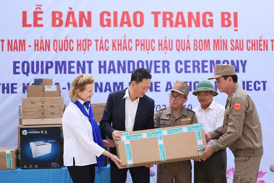Huy động và trang bị đầy đủ thiết bị cho 23 đội khảo sát và 45 đội rà phá tại Quảng Bình và Bình Định