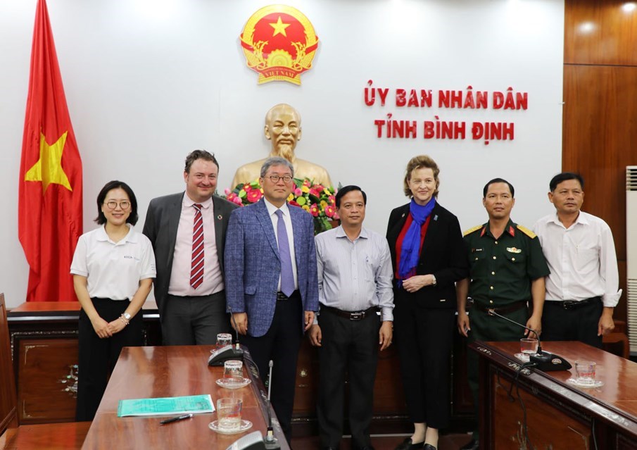 Binh Dinh will put into good use the UXO cleared land transferred by KVMAP